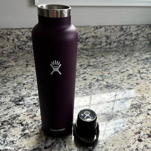 Hydroflask 24 ounce stainless steel water bottle in purple.